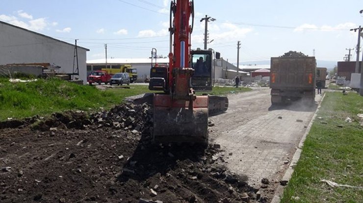 Kars 'Küçük Sanayi ile OSB'ye Yol ve Tesisler Yapılıyor