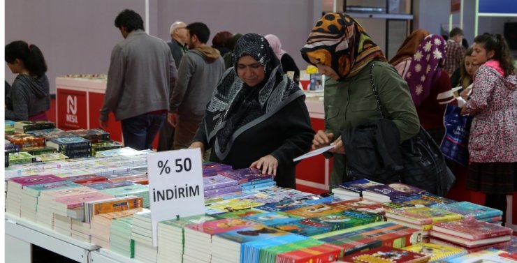 'Erzurum Kitap Fuarı' Yoğun İlgi Gördü