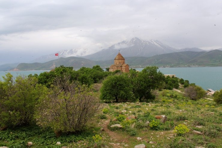 'Akdamar Adası’na Ziyaretçi Akını