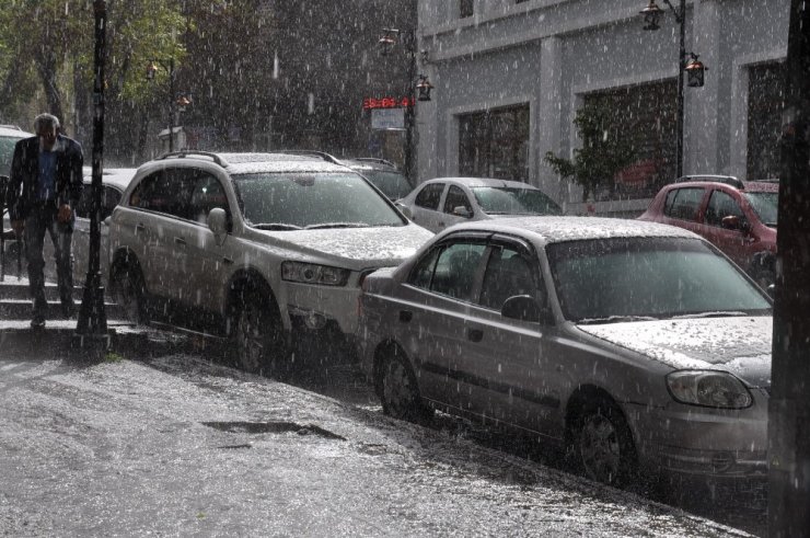 Kars’ı Dolu ve Yağmur Vurdu