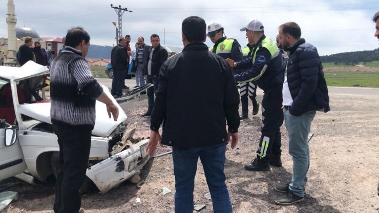 Sarıkamış’ta Trafik Kazası: 2 Yaralı