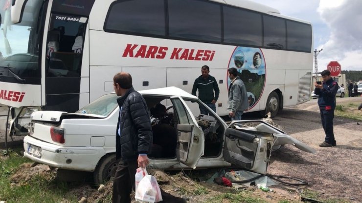 Sarıkamış’ta Trafik Kazası: 2 Yaralı