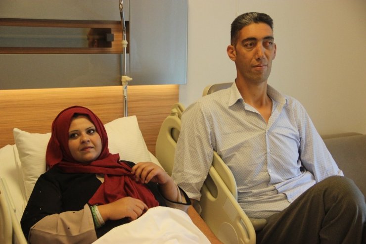 'Dünyanın En Uzun Adamı'nın Eşi Ameliyat Oldu