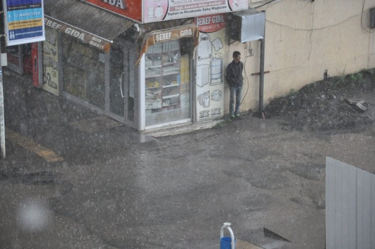 Sağanak Yağış Hayatı Olumsuz Etkiledi