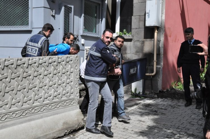 Kars’ta, Dolandırıcı Çetesi Çökertildi