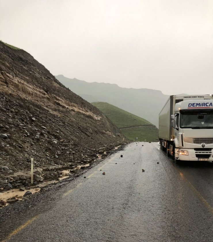 Kars-Erzurum Ulaşıma Kapandı