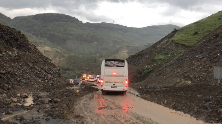 Kars-Erzurum Ulaşıma Kapandı