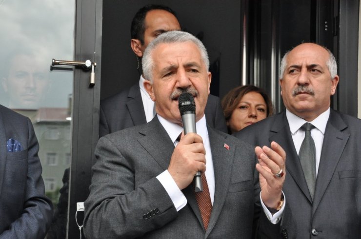 Bakan Arslan: “Meral Akşener Fetö’nün Ağzıyla Cumhurbaşkanını Eleştiriyor”