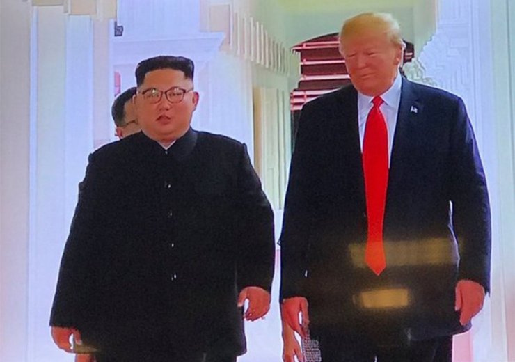 Trump ve Kim, Singapur’da Buluştu