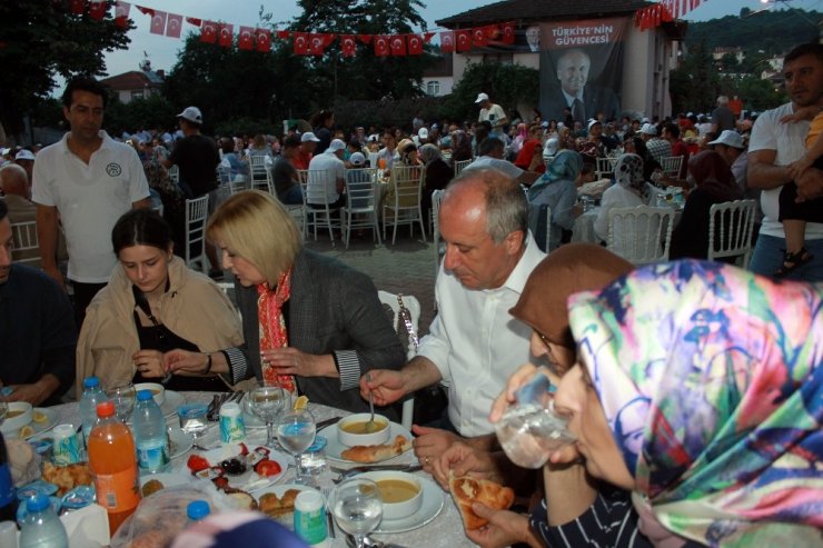 Muharrem İnce, Köyünde İftar Yemeği Verdi