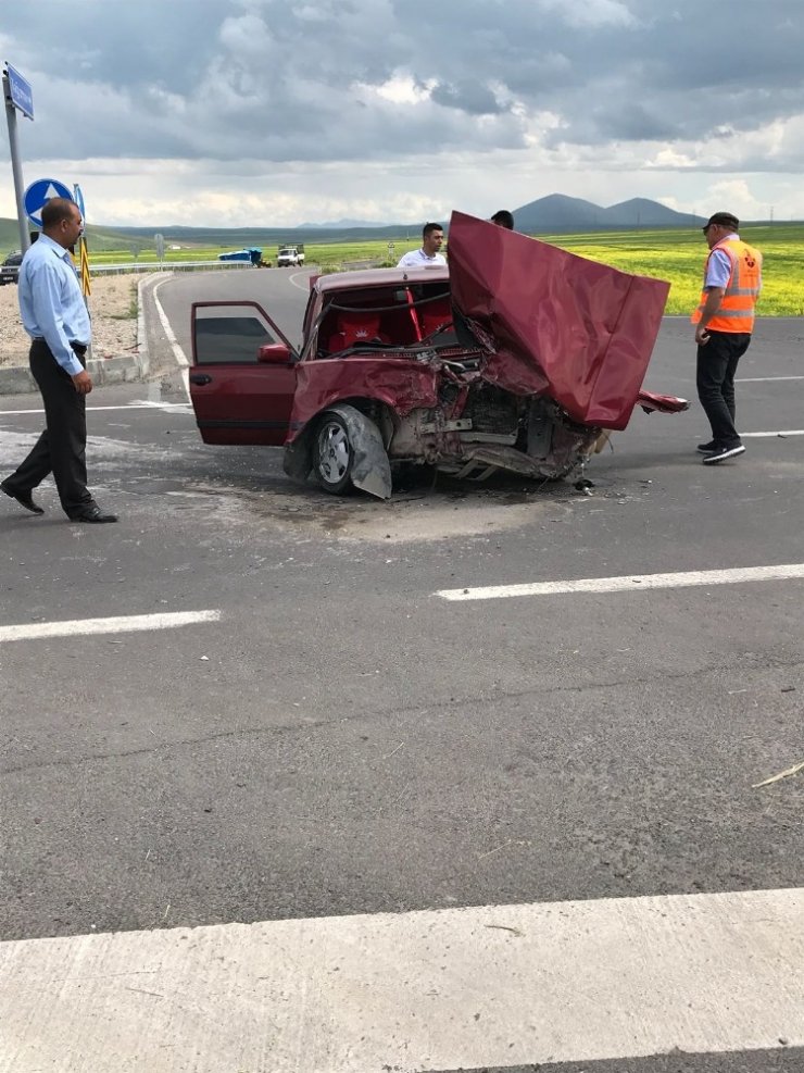 Kars’ta Trafik Kazası: 2 Yaralı