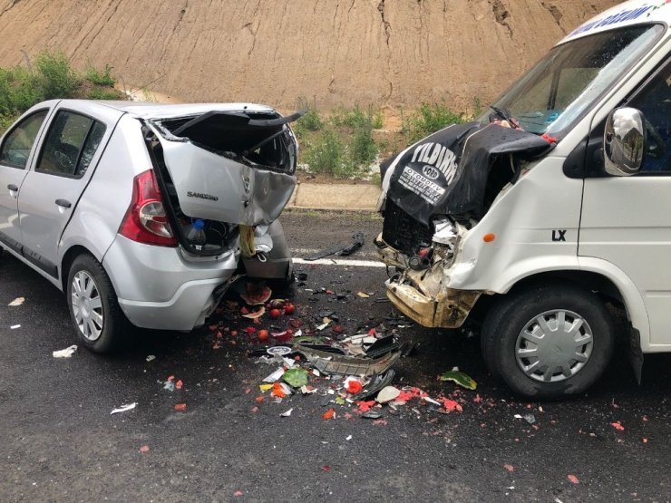 Sarıkamış’ta Trafik Kazası: 3 Yaralı