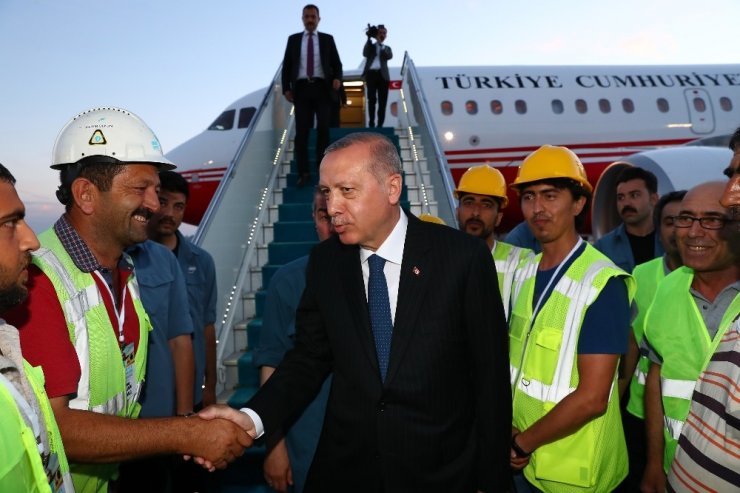 Cumhurbaşkanı Erdoğan’ın Uçağı 3. Havalimanına İndi