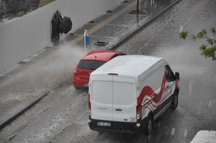 Kars’ta Sağanak Yağmur ve Dolu