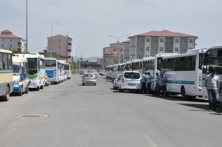 Kars’ta Dolmuşçular Kontak Kapattı