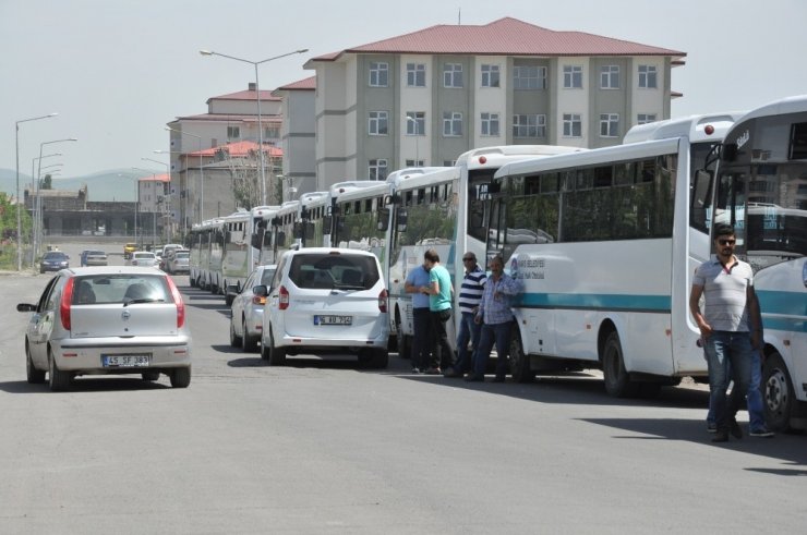 Kars’ta Dolmuşçular Kontak Kapattı