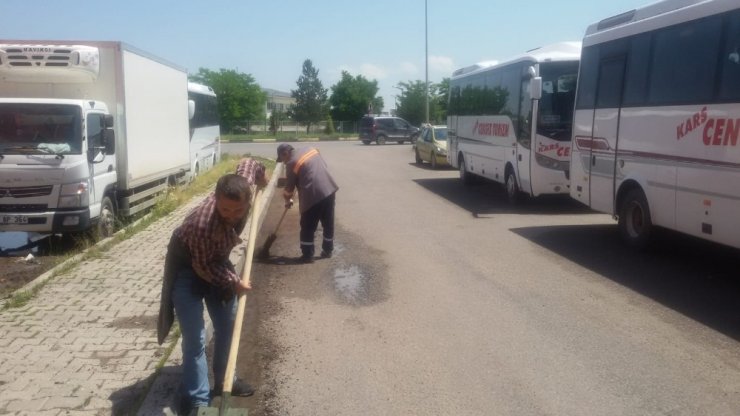 Kars'ta Sokak ve Caddeler Temizleniyor