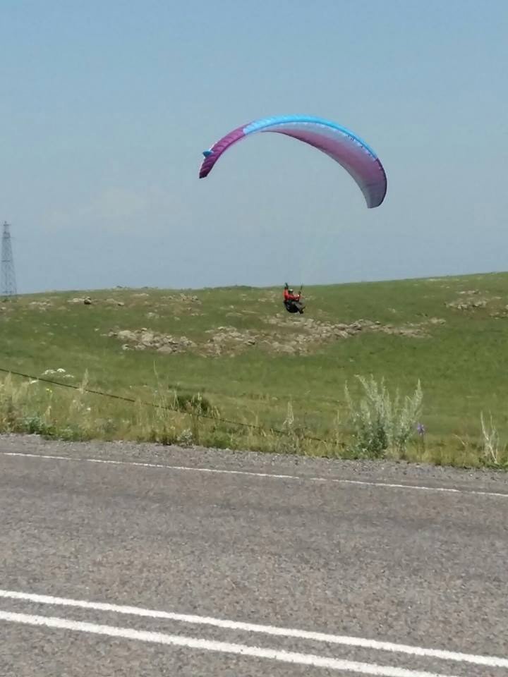 Yahni'den Yamaç Paraşütüyle Uçtu