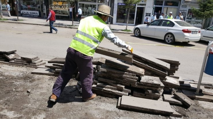 Kazımpaşa Caddesi’nin Kaldırımları Yenileniyor