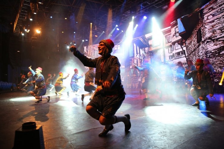Bursa'da Halk Dansları Gösterisi