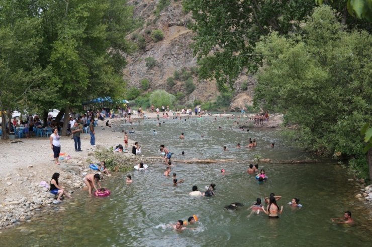 Tunceli’nin Plajları Sahilleri Aratmıyor