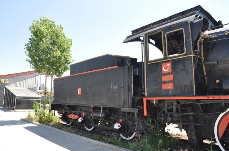 76 Yıllık Kara Tren Kars Garı’nda