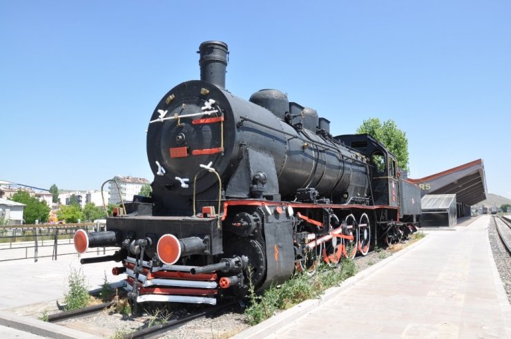 76 Yıllık Kara Tren Kars Garı’nda