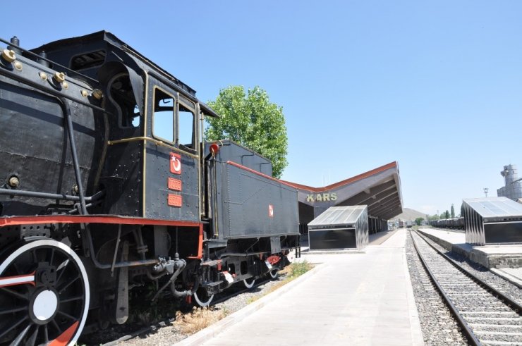 76 Yıllık Kara Tren Kars Garı’nda