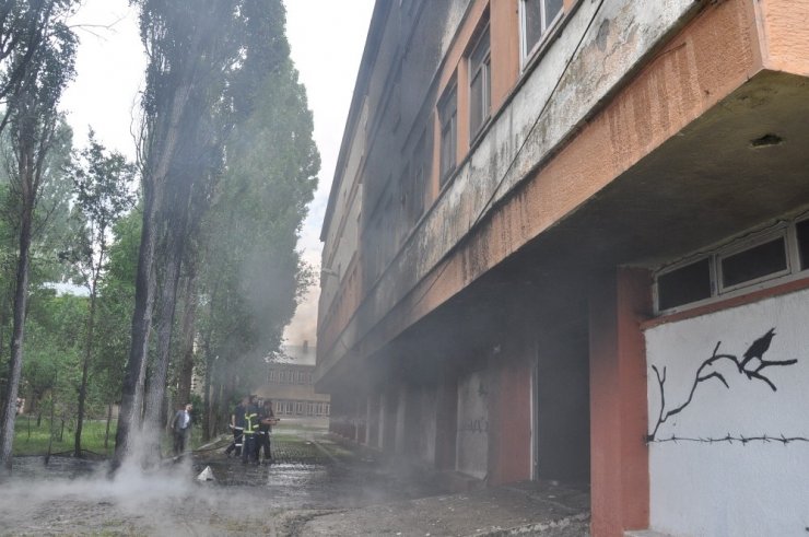 Boşaltılmış Fakülte Binasında Yangın