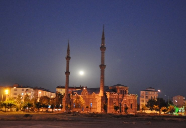 Kars’ta ‘Kanlı Ay’ Tutulması