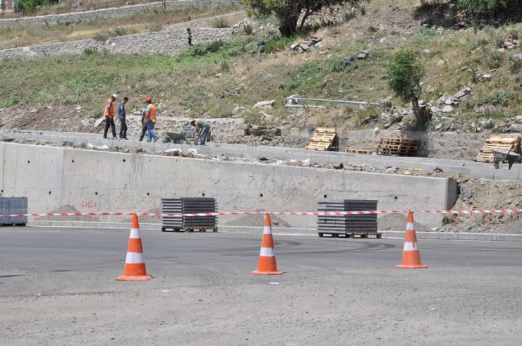 Karayolları Kars’ın Bağlantı Yollarını Yapıyor