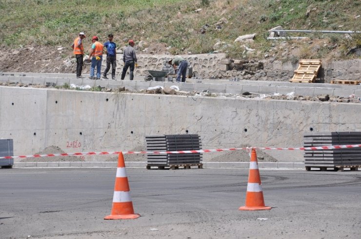 Karayolları Kars’ın Bağlantı Yollarını Yapıyor