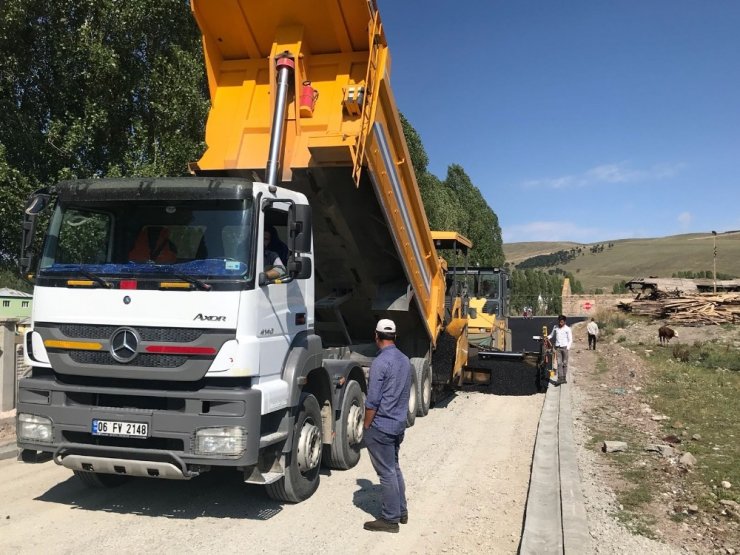 Sarıkamış’ta Asfalt Çalışmaları Devam Ediyor