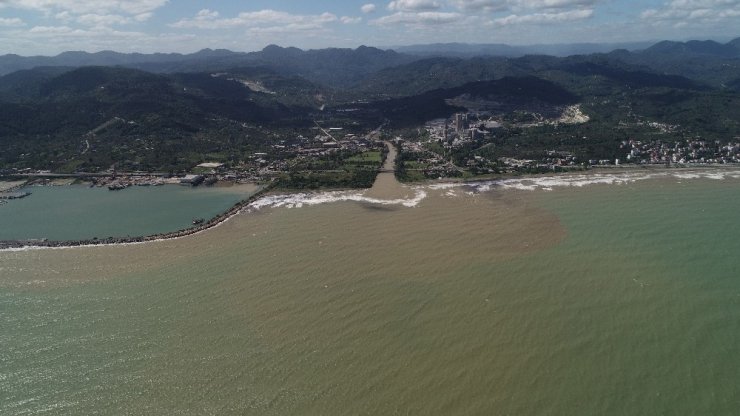 Karadeniz Çamura Bulandı