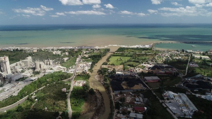 Karadeniz Çamura Bulandı