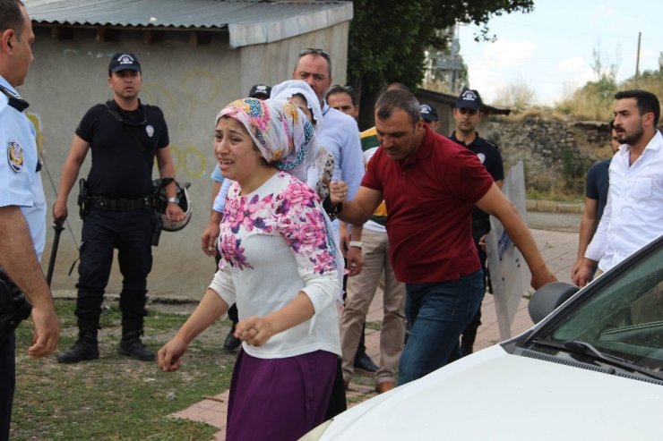 Erzurum’da Çocuk Kavgası Mahalleyi Savaş Alanına Çevirdi