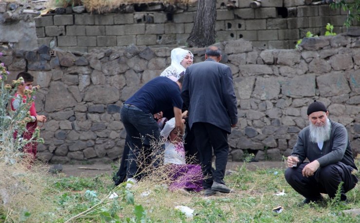 Erzurum’da Çocuk Kavgası Mahalleyi Savaş Alanına Çevirdi