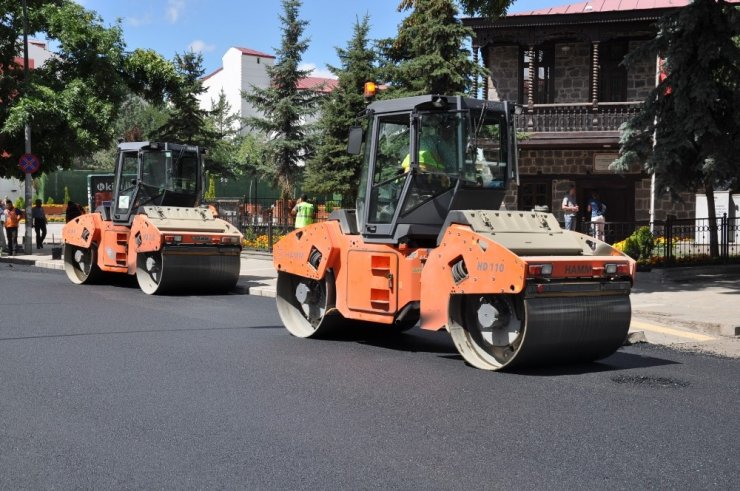 Faikbey Caddesi’nin Asfaltı Yenileniyor