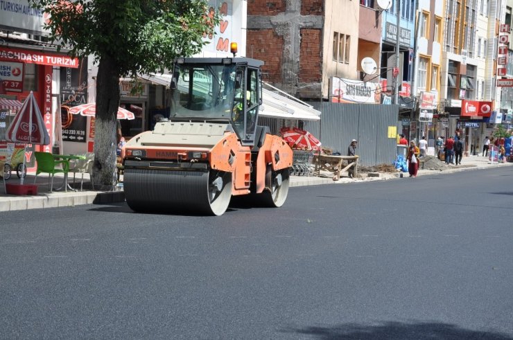 Faikbey Caddesi’nin Asfaltı Yenileniyor