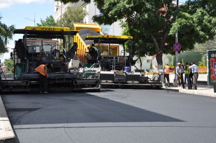 Faikbey Caddesi’nin Asfaltı Yenileniyor