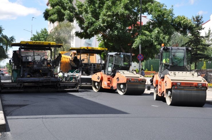 Faikbey Caddesi’nin Asfaltı Yenileniyor