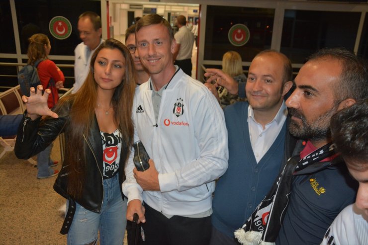 Beşiktaş'a Erzurum'da Çiçekli Karşılama