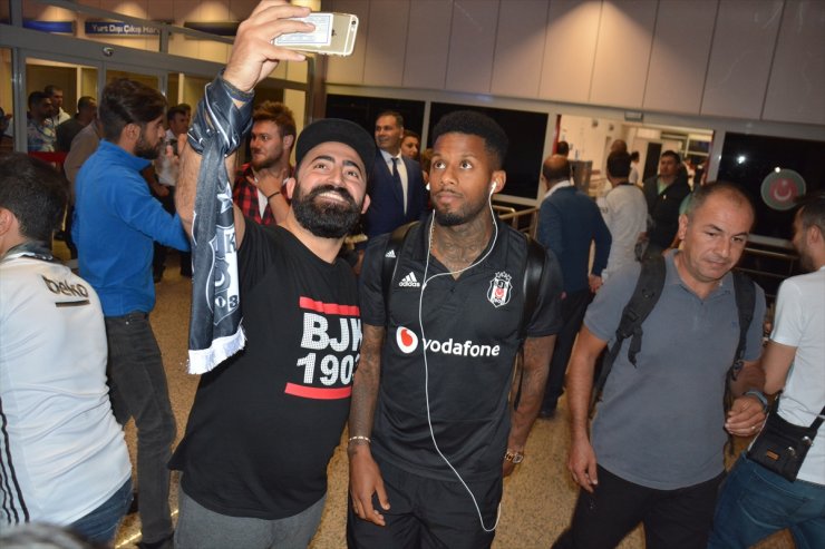 Beşiktaş'a Erzurum'da Çiçekli Karşılama