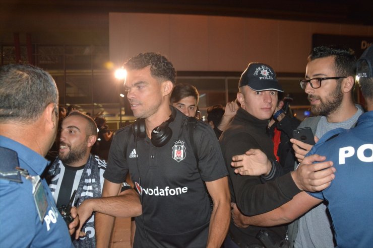 Beşiktaş'a Erzurum'da Çiçekli Karşılama