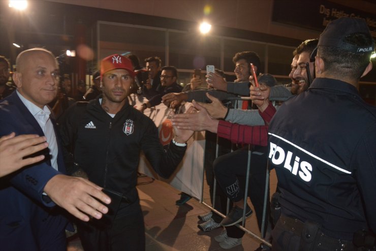 Beşiktaş'a Erzurum'da Çiçekli Karşılama