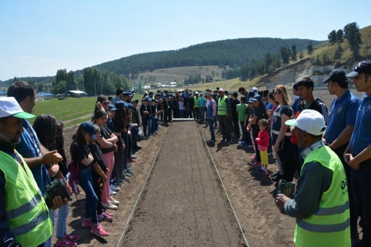 Kars’ta, Polis Çocuklarla Ağaç Dikti