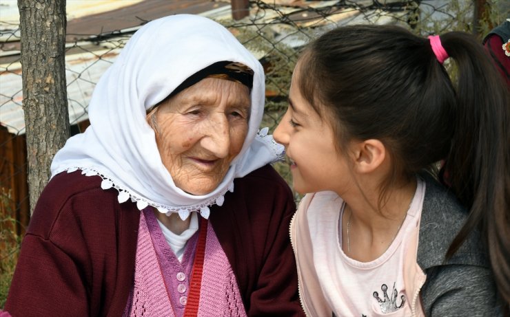 'Azime Nine' Torunlarının Torunlarını Gördü