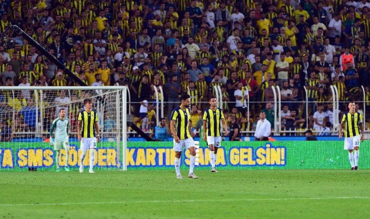 Fenerbahçe Evinde Yıkıldı