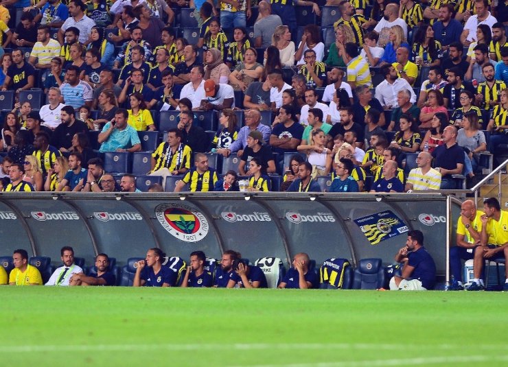 Fenerbahçe Evinde Yıkıldı