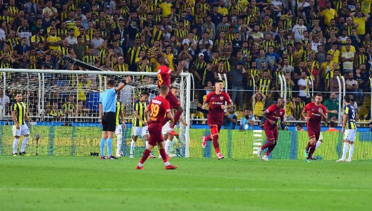 Fenerbahçe Evinde Yıkıldı